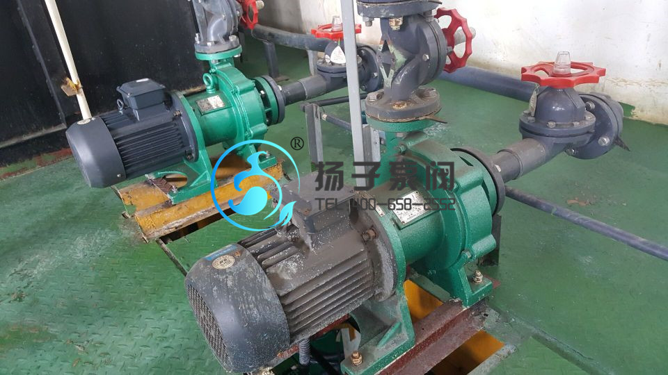 江蘇某電子新材料企業襯氟磁力泵使用現場
